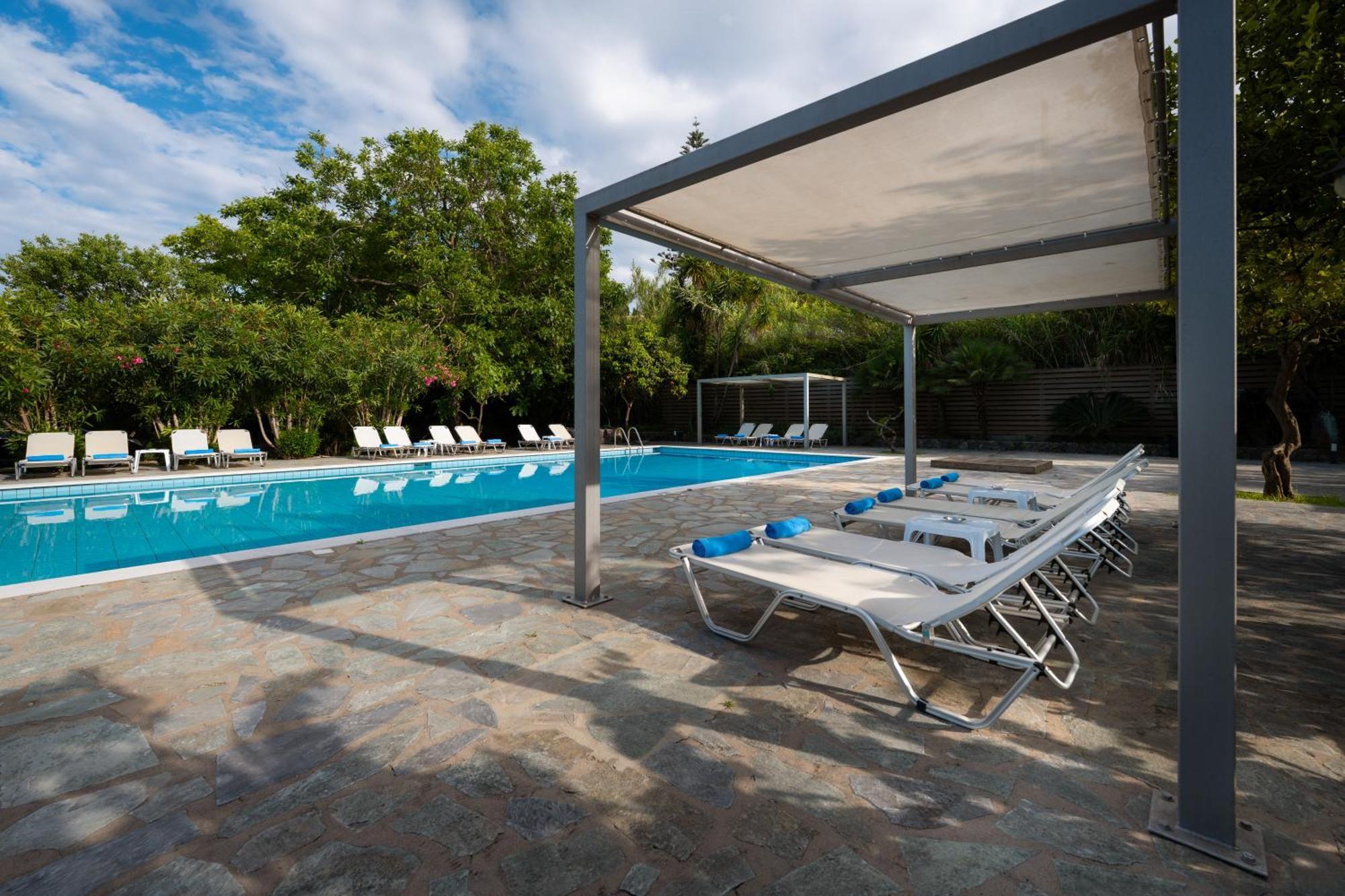 Orange Grove Suites Benitses  Esterno foto