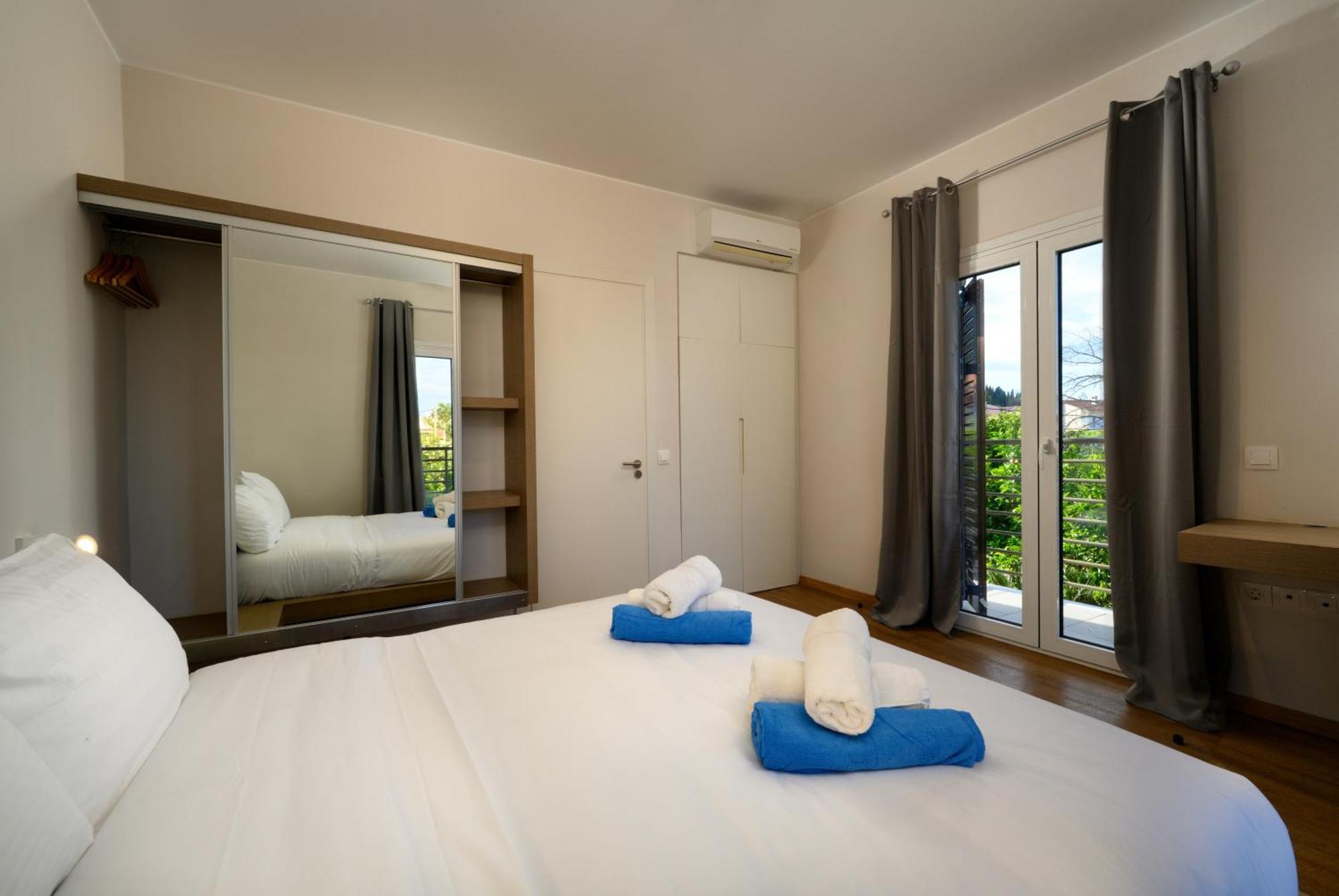 Orange Grove Suites Benitses  Esterno foto