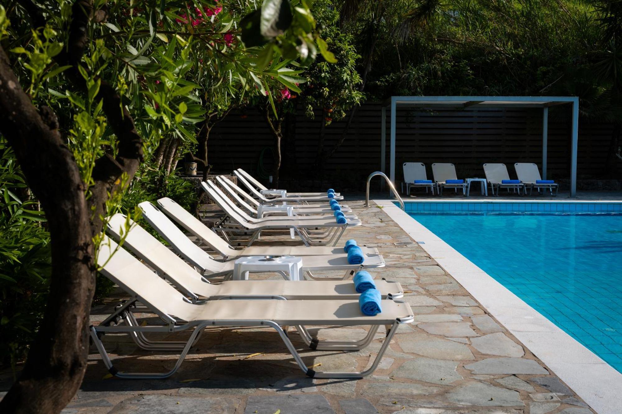 Orange Grove Suites Benitses  Esterno foto